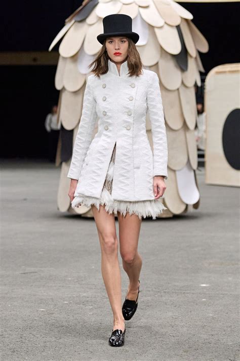 chanel couture sewing|Chanel fashion show haute couture.